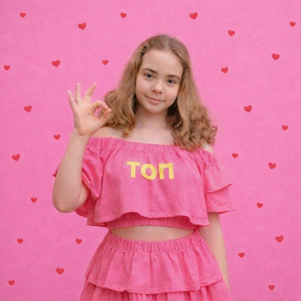 Яна Движ — юная певица